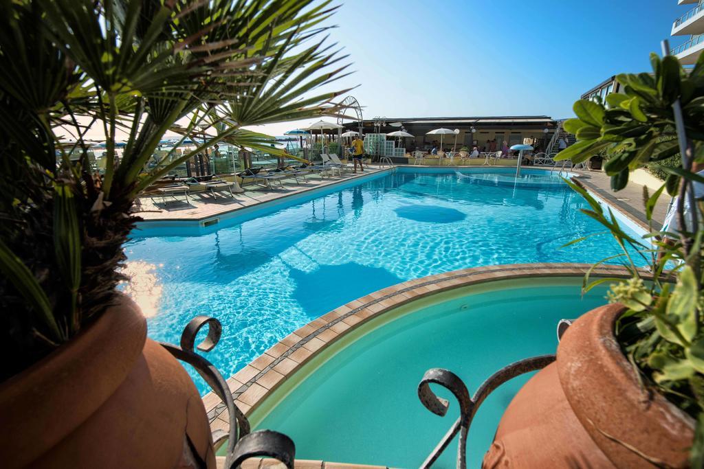 Strand Hotel Colorado Lido Di Savio Esterno foto