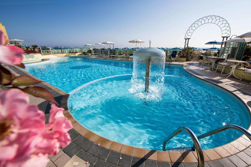 Strand Hotel Colorado Lido Di Savio Esterno foto