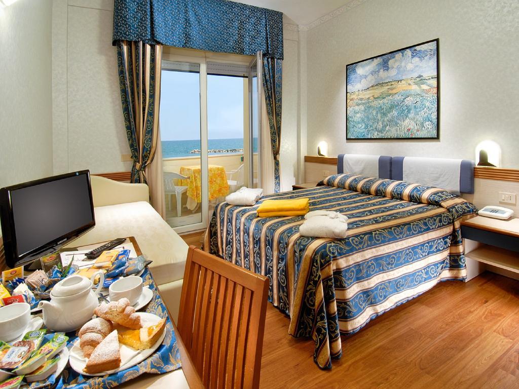 Strand Hotel Colorado Lido Di Savio Esterno foto