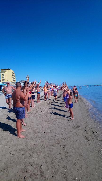 Strand Hotel Colorado Lido Di Savio Esterno foto